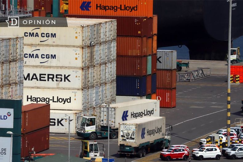 8173 imagen de containers en un puerto.jpg