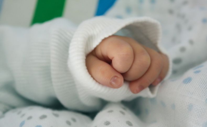 mano bebe.jpg