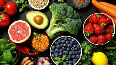 Berries, ciruelas, pimentón, cilantro y albahaca: Los antioxidantes infaltables para prevenir problemas cardíacos