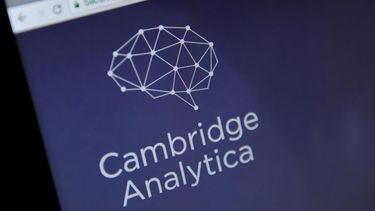 ¿Por qué cierra Cambridge Analytica, la empresa implicada en la filtración de datos de Facebook?