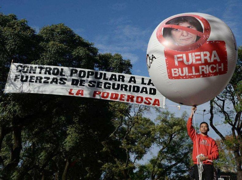 fuera bullrich.jpg
