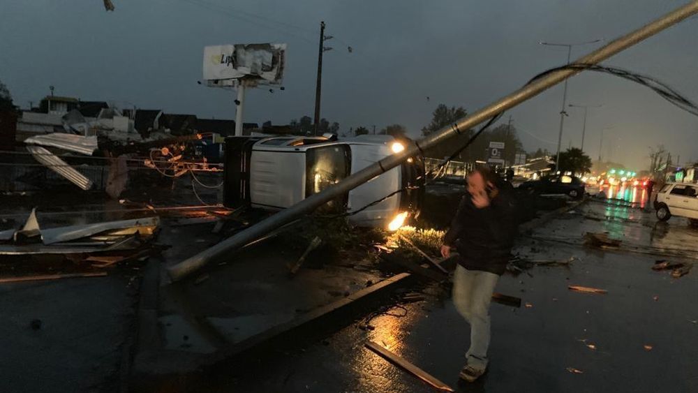 VIDEO| Los impresionantes registros del tornado en Los Ángeles