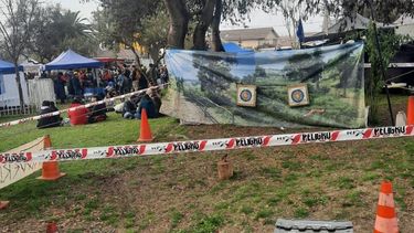 Impactante accidente: Mujer es herida con una flecha en su rostro en “Feria Friki” de Maipú