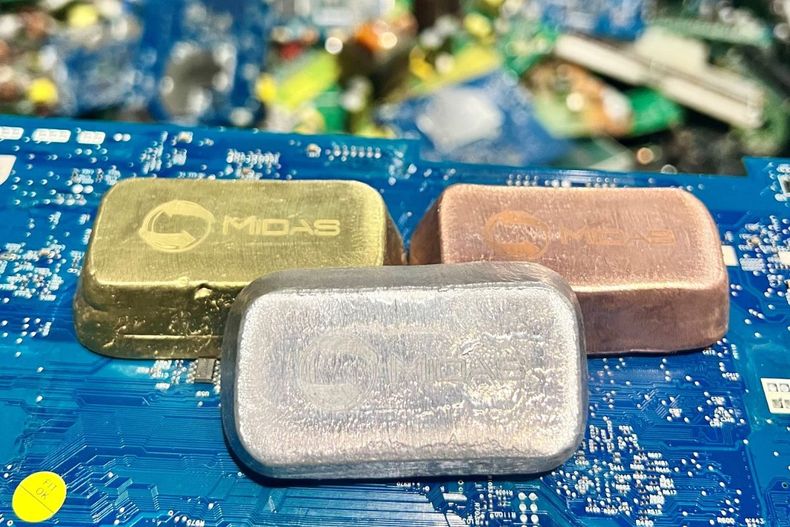 Lingotes de aluminio, cobre y bronce. Foto: Midas Chile