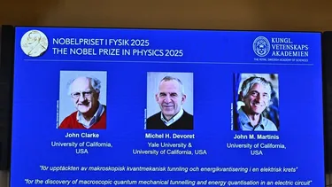 Premio Nobel de Física 2025 es para tres científicos por el descubrimiento sobre fenómenos cuánticos