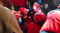 Terremoto en Turquía: El emocionante rescate de una niña de tres años desde los escombros
