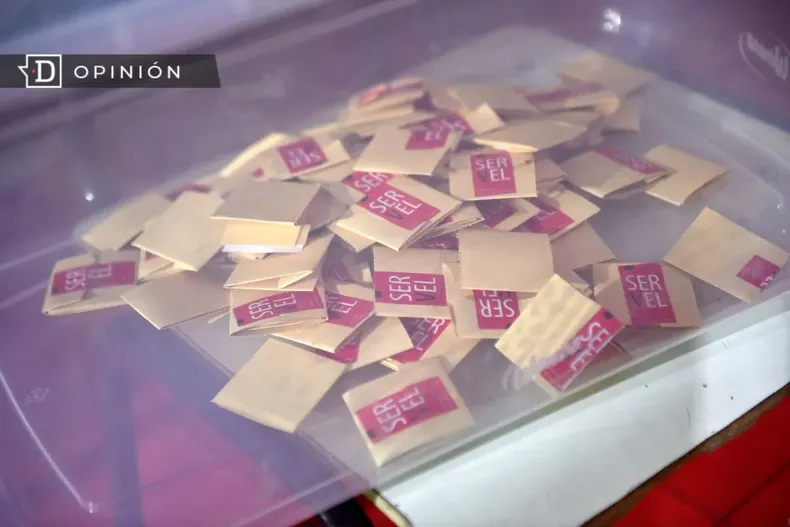 14794 imagen referencial de votos en una urna.webp