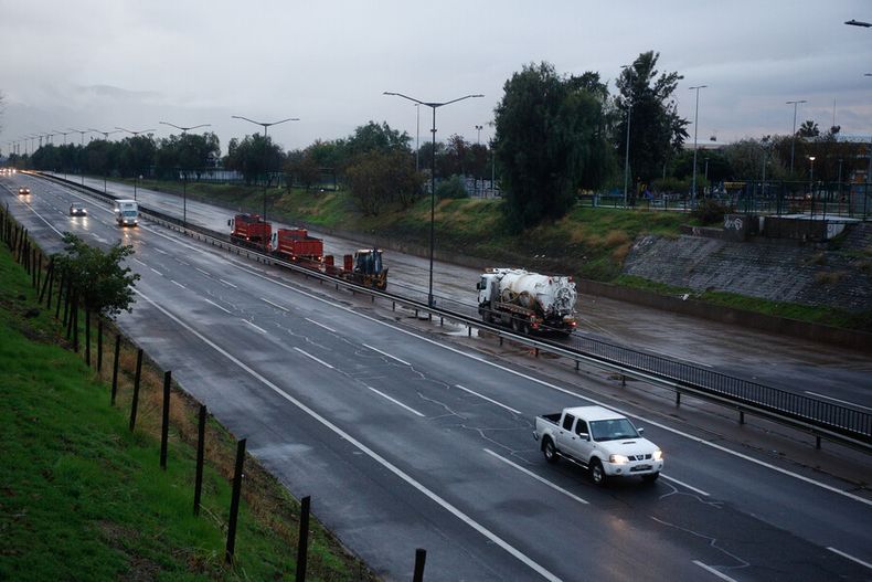 un grupo de diputados presentaron un proyecto para modificar ley de transito con el fin de registrar la entrada y salida de vehiculos en recintos publicos, mejorando la capacidad de respuesta ante delitos vehiculares.jpg