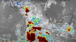 Tormenta tropical Estelle avanza ocasionando fuertes lluvias en México