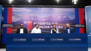 Gobierno Informa bajo lupa de expertos: Qué falta y qué sobra en el stream de La Moneda