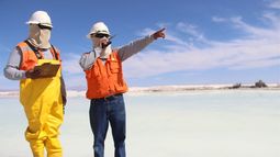 Novandino Litio prioriza empleos locales junto con capacitación técnica en química de salmueras, en un modelo que busca retener en el territorio la riqueza del litio.