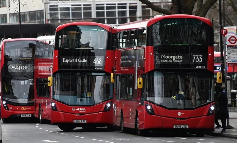 Huelga de choferes de buses rojos de Londres por el calor - Agencia EFE