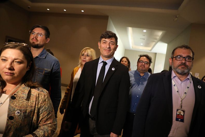 Franco Parisi junto a la directiva del PDG.jpg