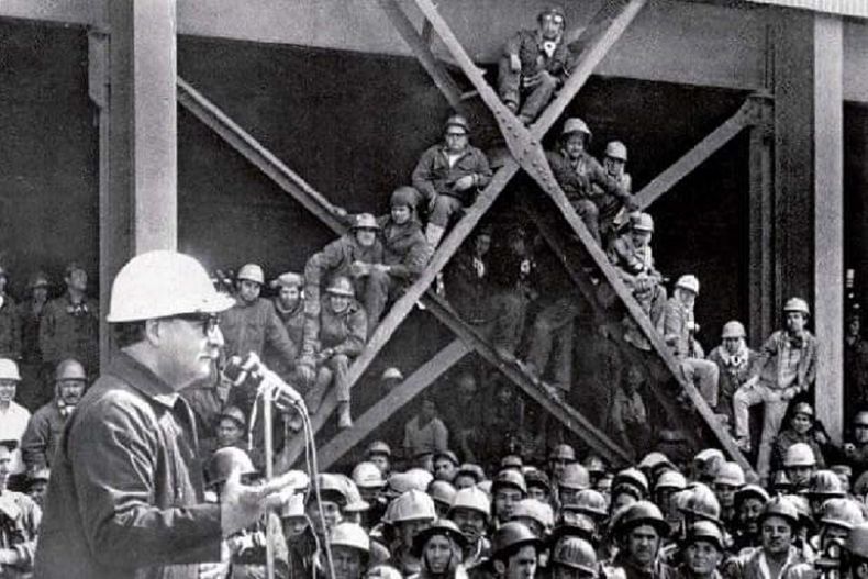 Acto del 1 de mayo de 1971.jpg