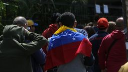 Venezolanos aportan 1% del PIB: Mayor escolaridad que chilenos pero baja convalidación de títulos