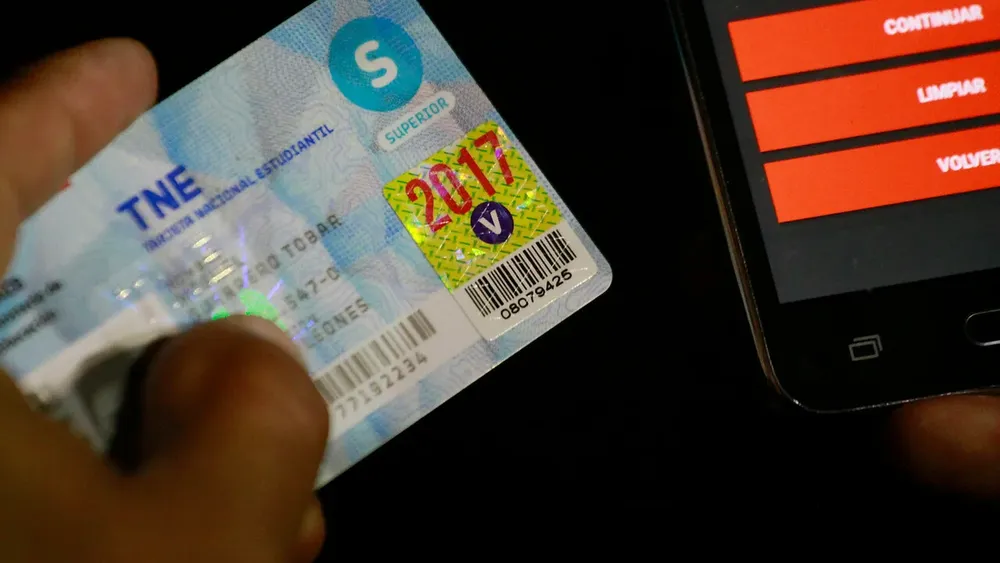Contraloría aclara que no ha restringido el uso de la TNE: Habilitada 24/7 todo el año, con fines de estudio