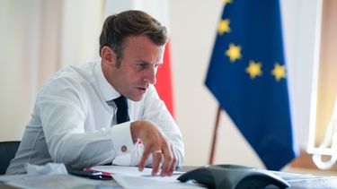 Macron: Hay que prepararse para que Moscú cierre totalmente el grifo del gas