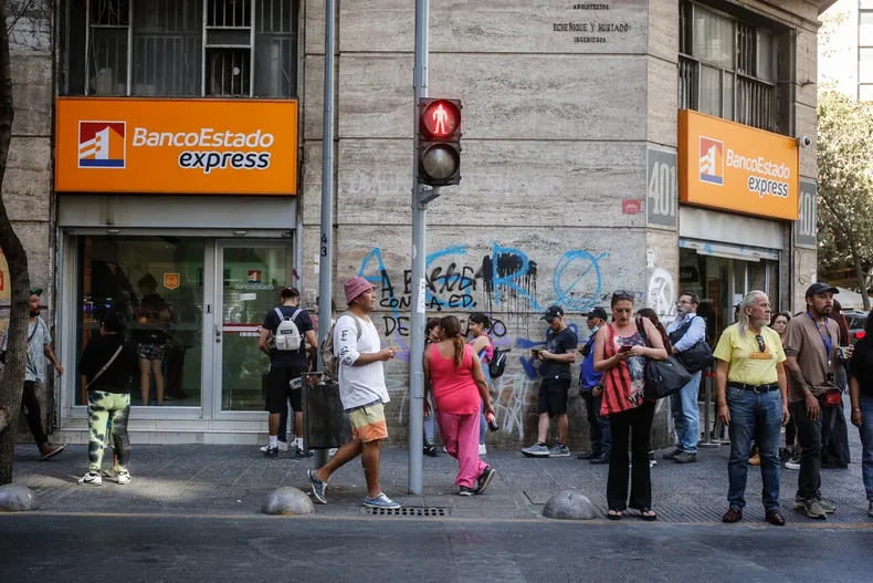 por llamada de falso ejecutivo bancario perdio 23 millones suprema ordena a banco abonar 13 millones mientras se investiga.webp