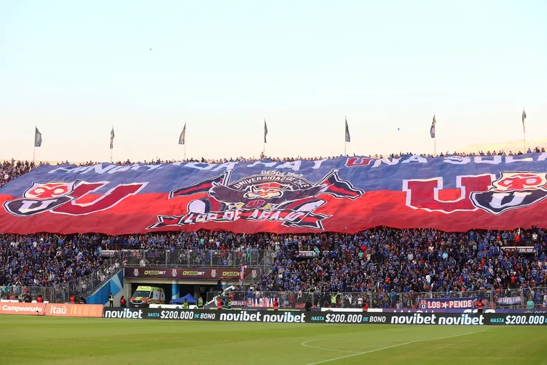 14123 hinchas la u.webp