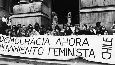 El Desconcierto | Feministas_en_lucha_anti_Pinochet_de_Kena_Lorenzini.jpg