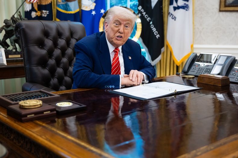 16853 trump salon.jpg