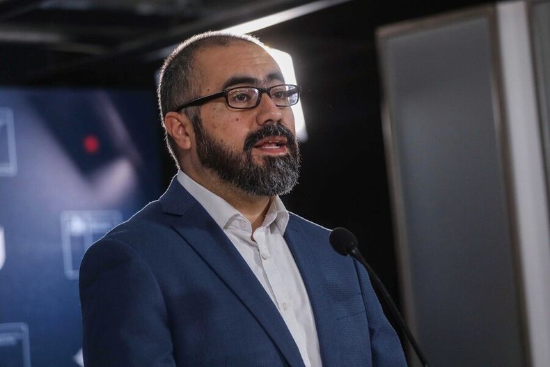 vicrtor orellana paes.jpg