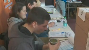 Elecciones en Argentina: Demoras, petición de voto y participación normal