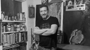 Impacto en el mundo de la cultura: Una “bala loca” le quita la vida al artista Carlos Cota Carrasco