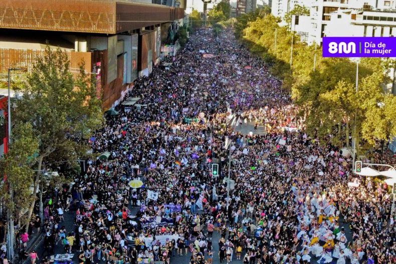 marcha 8m cortes de calles y desvios en santiago centro por movilizaciones feministas.jpeg