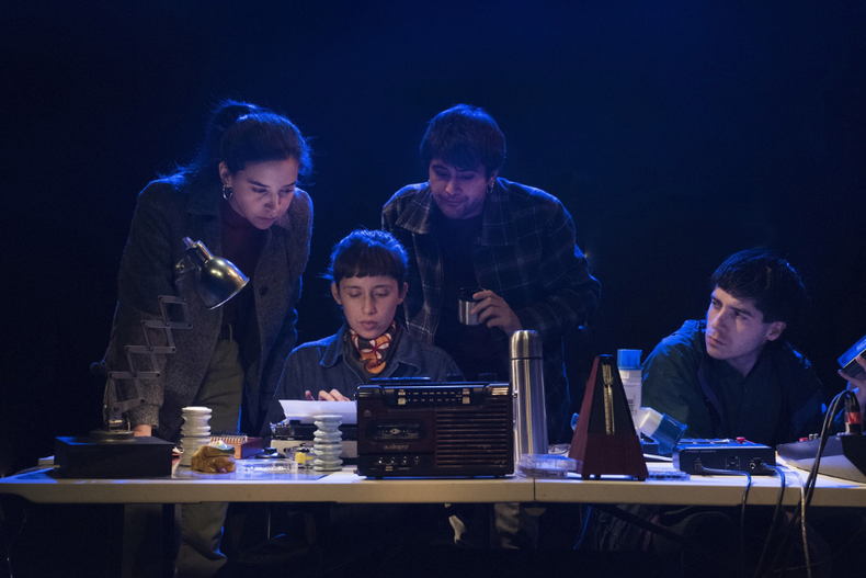 la luz electrica tambien es tema en el teatro con premiada obra que cuenta su llegada a chile.png