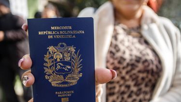 1,8 millones de migrantes en Chile: Venezolanos pasan de 1,2% a casi 50% en 18 años