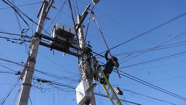 Enel programó cortes de luz para 6 comunas de Santiago - Agencia Uno