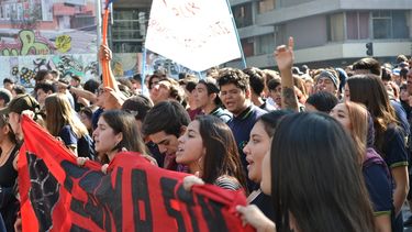 Hay que ponerle un poco más de empeño: Así fue el reencuentro en las calles de los estudiantes con Piñera