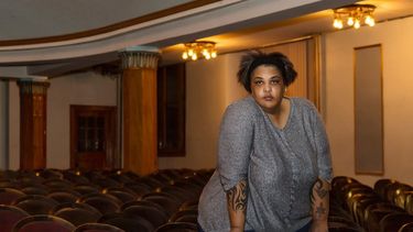 Roxane Gay conmociona al mundo de la literatura con libro donde relata la violación en grupo que sufrió a los 12 años