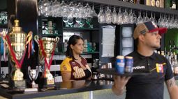 El bar de la hija del utilero de la Vinotinto que reúne a los venezolanos en Providencia