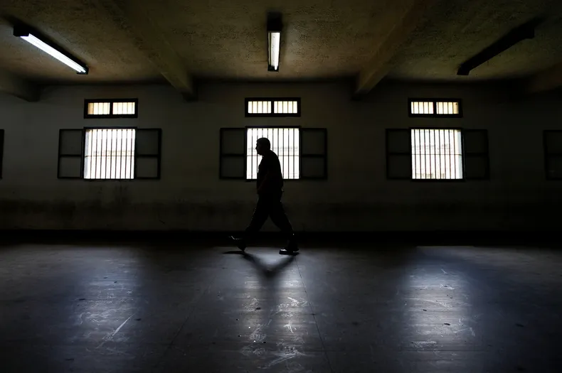 suprema confirma inaccion de gendarmeria en muerte de 10 reos en colina ii 130 millones para familia de una victima.webp