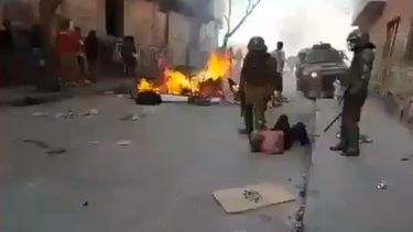 Carabineros por video de agresión a hombre de 69 años: “Fue detenido por desórdenes graves”