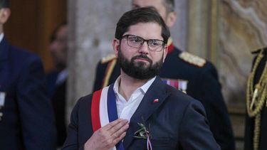 El Desconcierto | presidente boric alista sus maletas para asistir a investidura de claudia sheinbaum en mexico.jpg
