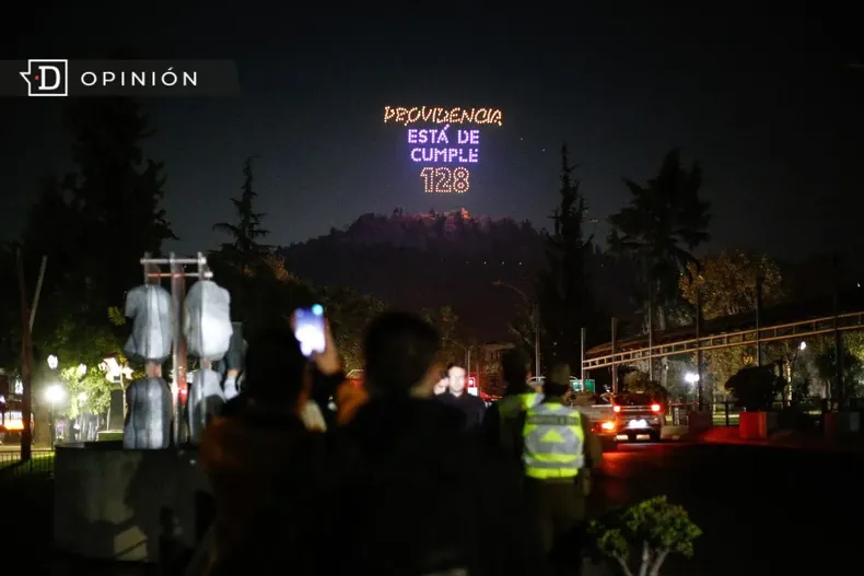 18554 imagen del show de drones en aniversario de providencia.webp