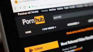 Senadora estadounidense propone aplicar impuesto al porno para financiar polémico proyecto de Trump