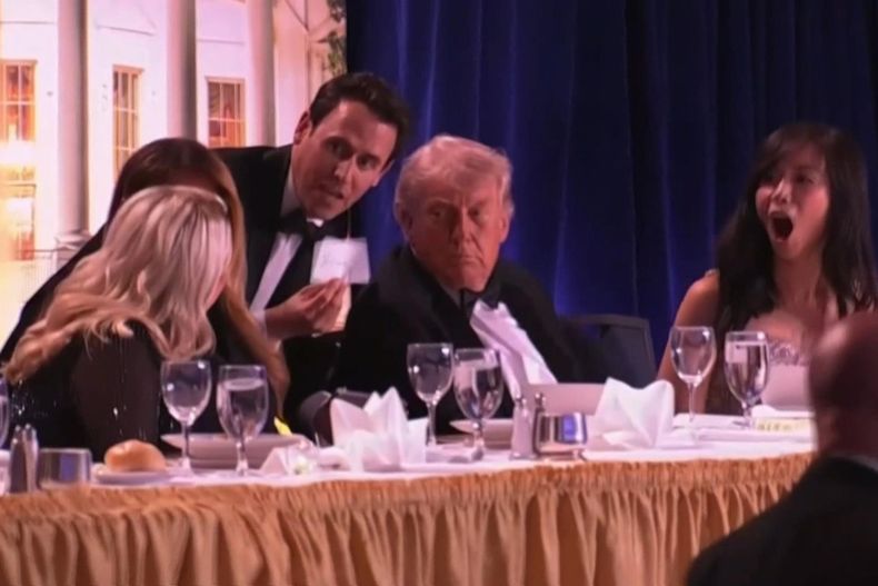 El preciso momento en que Donald Trump es evacuado - Agencia EFE