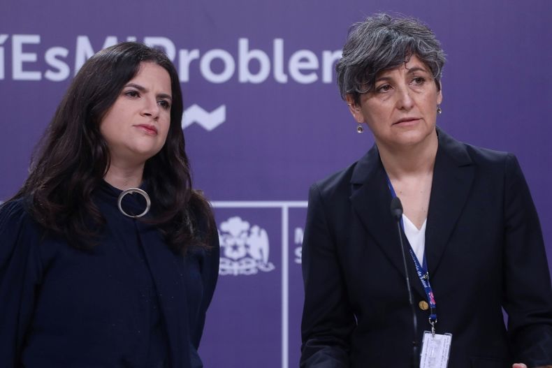 Antonia Orellana ministra de la mujer junto a la titular de Salud Ximena Aguilera.jpg