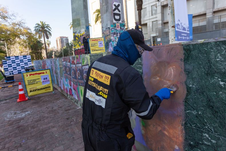 Grafitis en murallas serán sancionados de forma dura, generando críticas - Agencia Uno