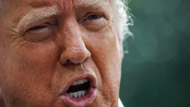 La última locura de Trump: Casa Blanca publica foto emulando a Superman con mensaje “símbolo de justicia”