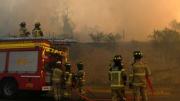 Incendios forestales: Declaran alerta roja en Rapa Nui y se mantienen 5 focos en combate