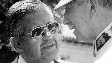 Nota 7 en moralidad y honorabilidad: Así calificaba Pinochet el desempeño de Manuel Contreras