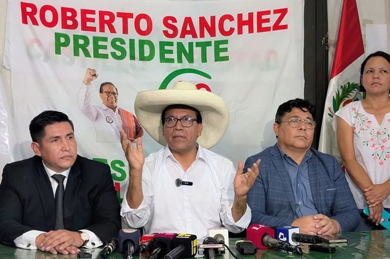 Roberto Sánchez sorprende en elecciones de Perú - Agencia EFE