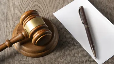 Publicó en Facebook que jueza era “corrupta” y “tonta”: Tribunal lo condenó a 60 días de prisión y multa por injurias graves