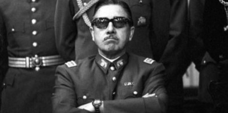 Pinochet vampiro.png