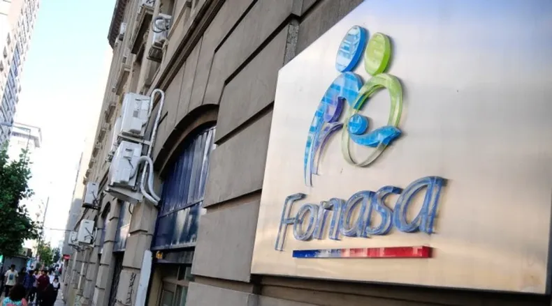 con fallo judicial obligan a fonasa entregar medicamento de 40 millones al mes a mujer con distrofia muscular.webp